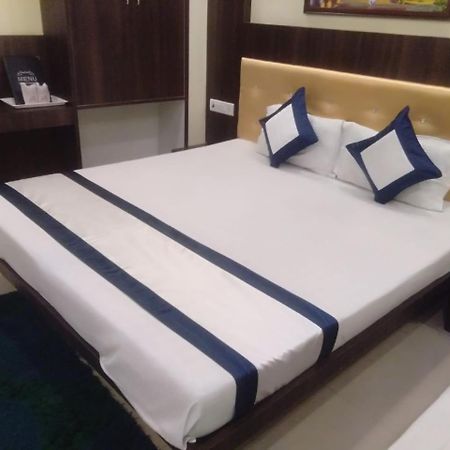 Super51Hotel New Delhi Extérieur photo