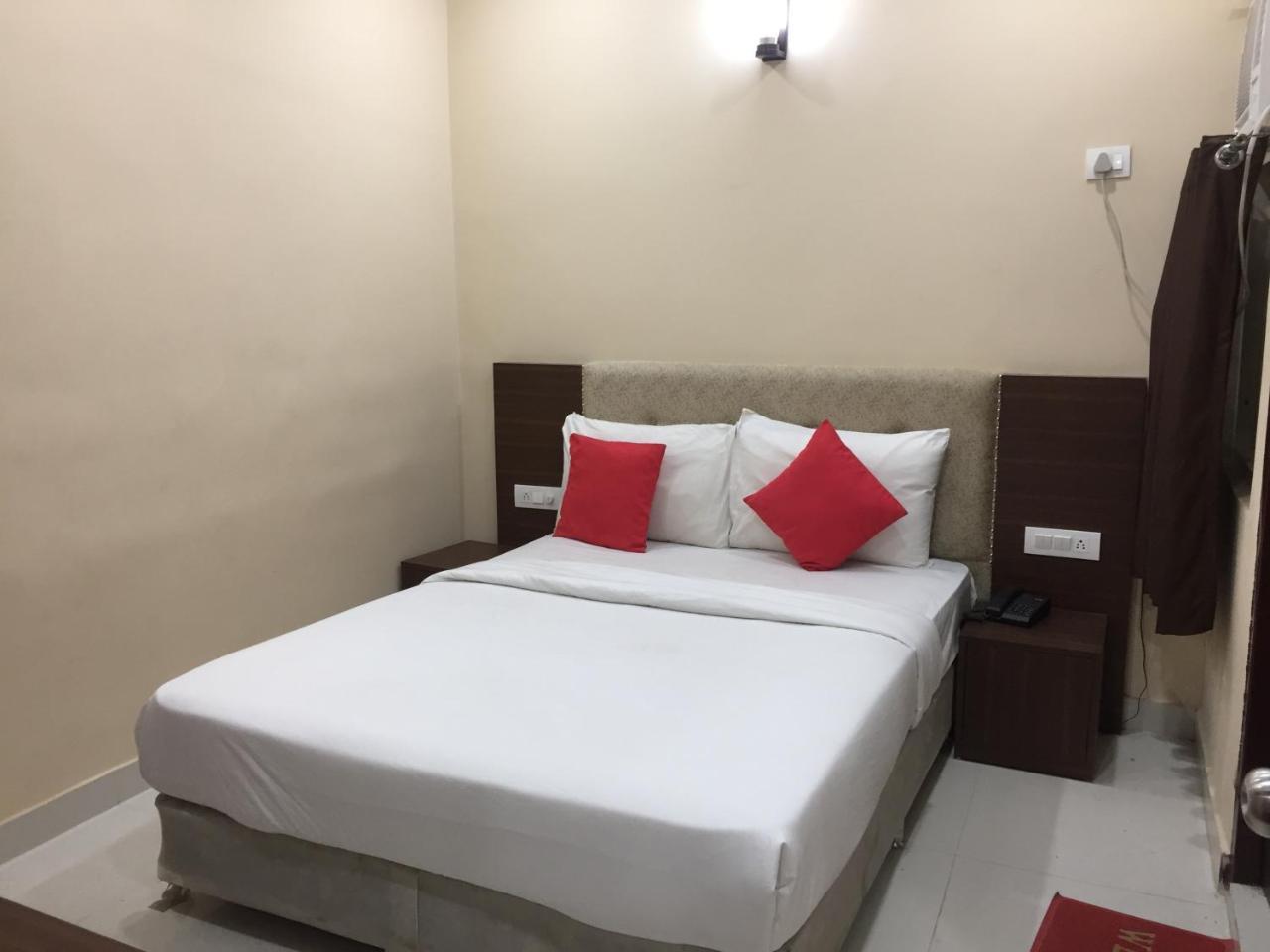 Super51Hotel New Delhi Extérieur photo