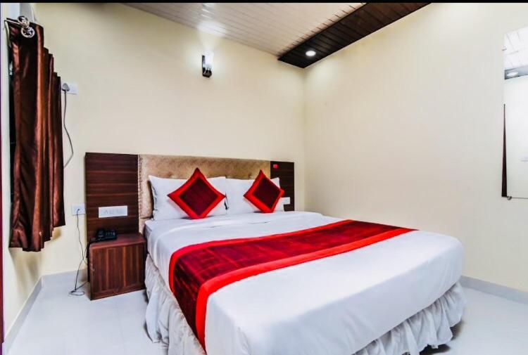 Super51Hotel New Delhi Extérieur photo