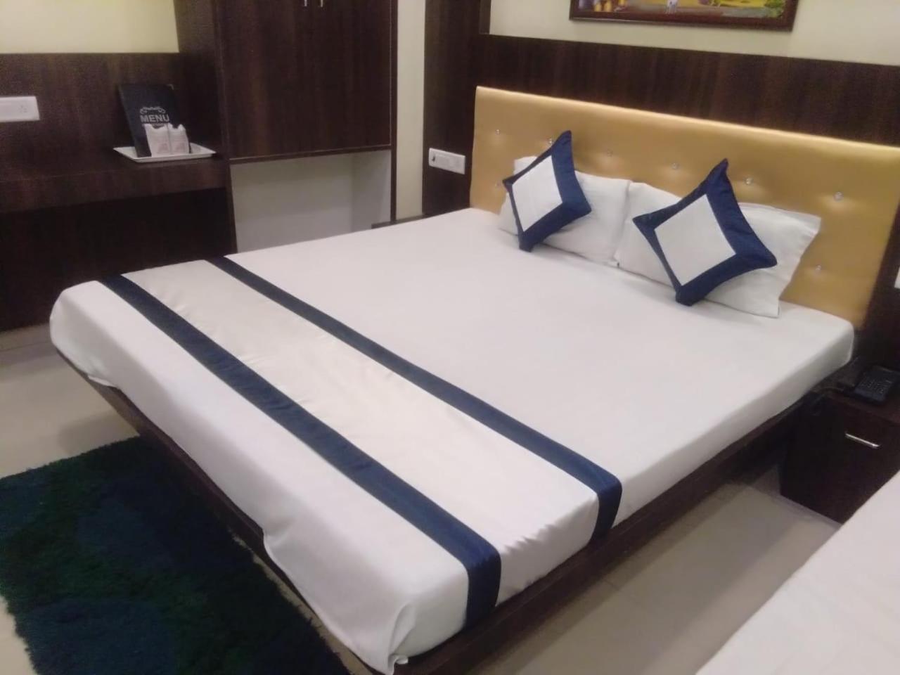 Super51Hotel New Delhi Extérieur photo