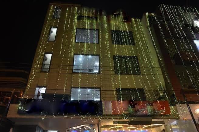 Super51Hotel New Delhi Extérieur photo