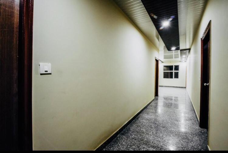 Super51Hotel New Delhi Extérieur photo